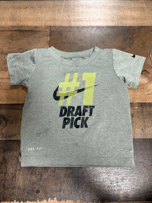 Boys 6-12 Nike shirt (play condition)