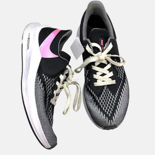 Women’s Nike shoes 9.5