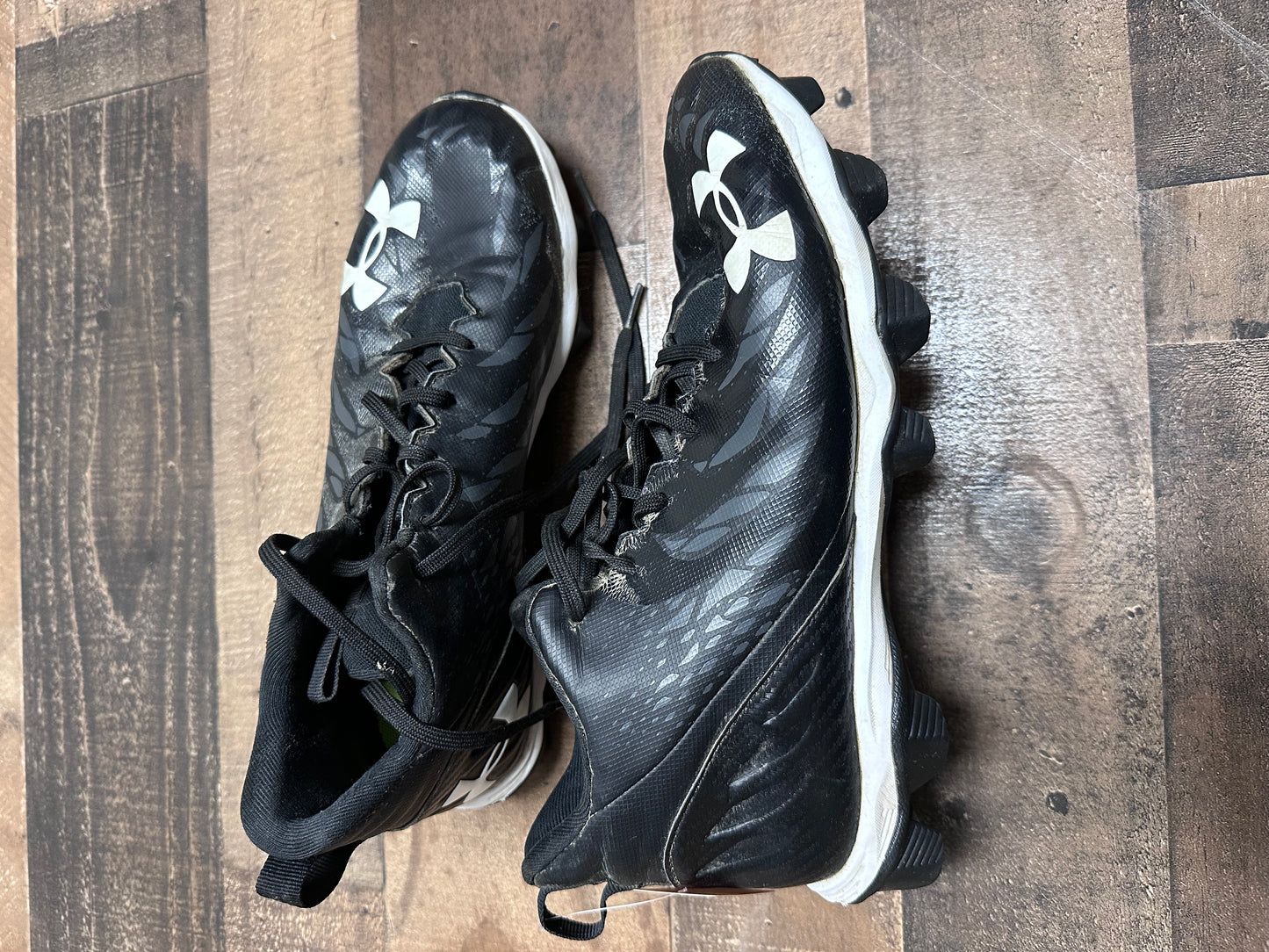 Men’s 9 UA cleats