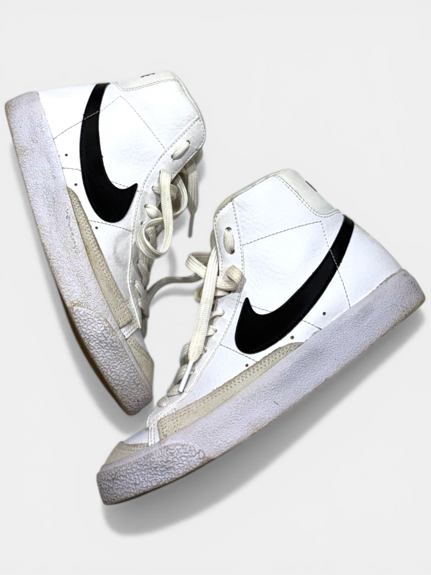 Youth Nike blazers 5Y (stain)