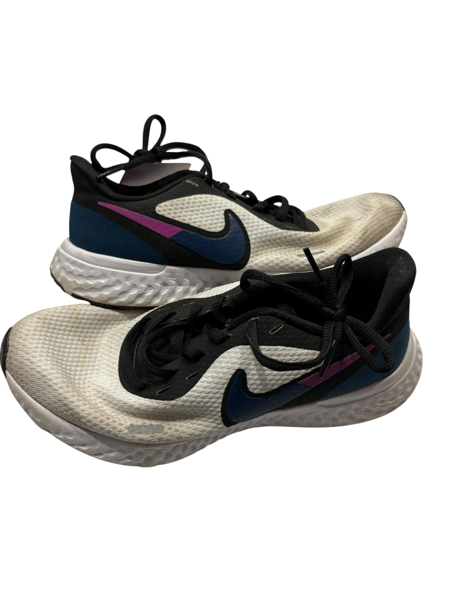 Women’s 6 Nike shoes