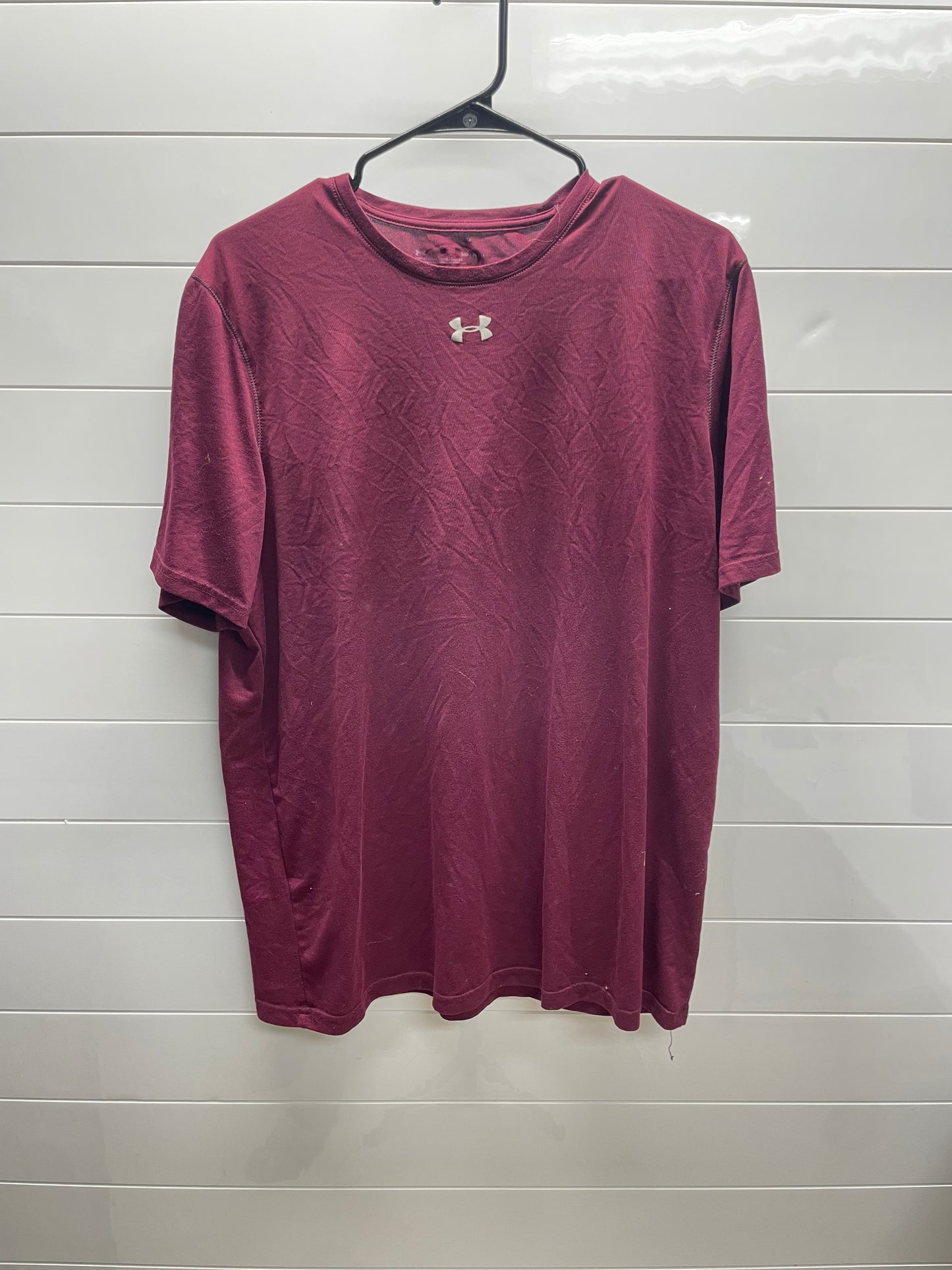 Men’s medium UA tee