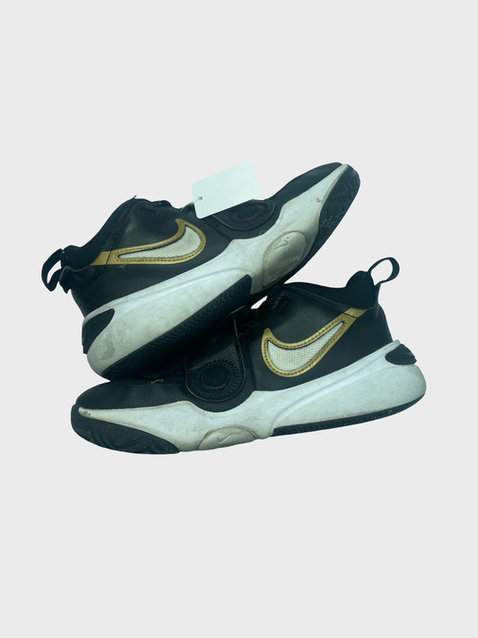 Boys 4.5Y Nikes
