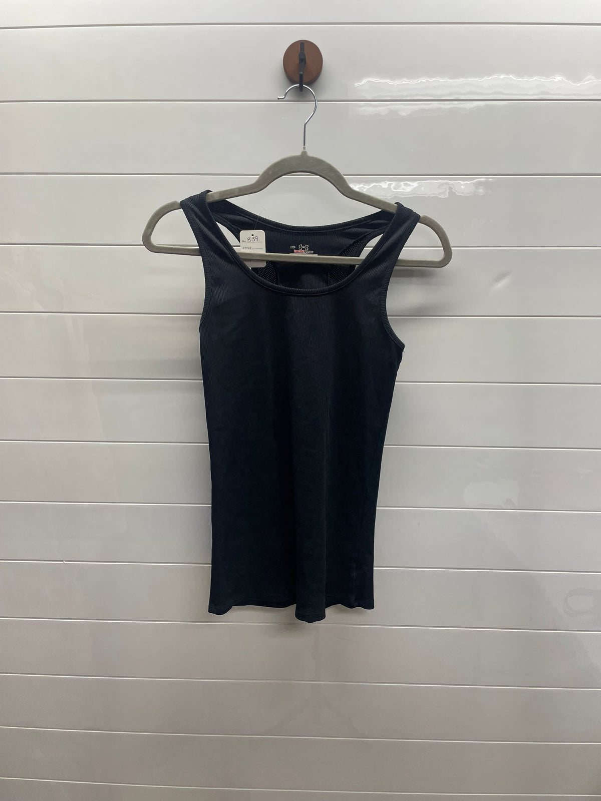 Women’s medium UA tank