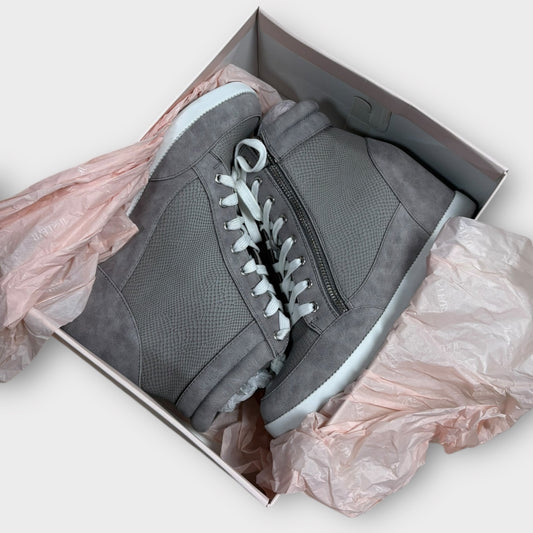 Women’s boots sz 9.5 NEW