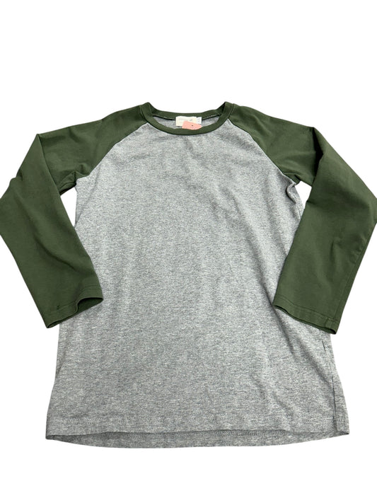 Boys 9/10 sawyer and finn shirt