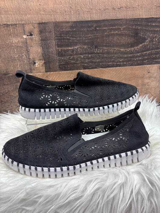 Women’s 11 shoes
