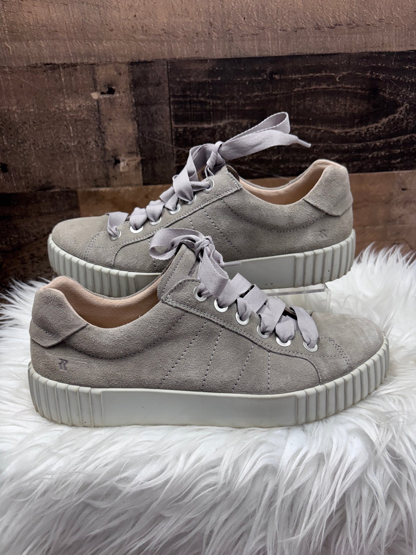 Women’s 11 shoes
