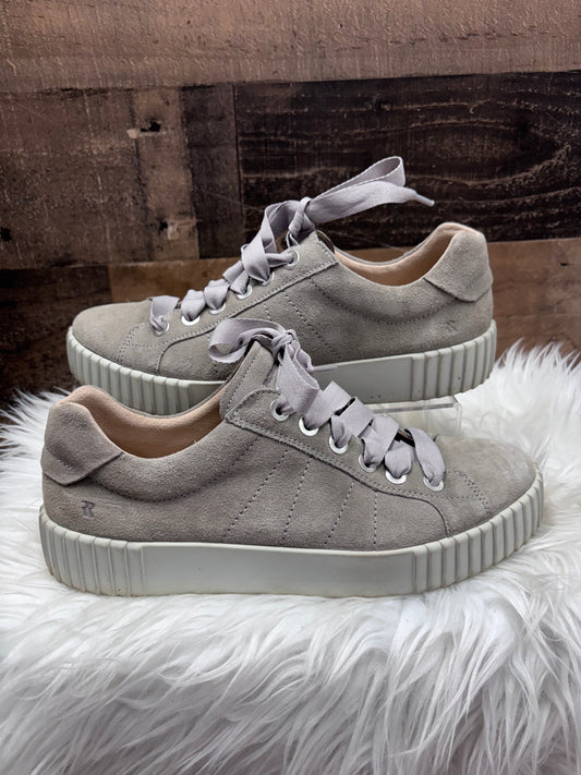 Women’s 11 shoes