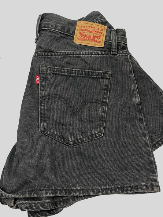 Women’s Levi high wasted mom shorts size 31