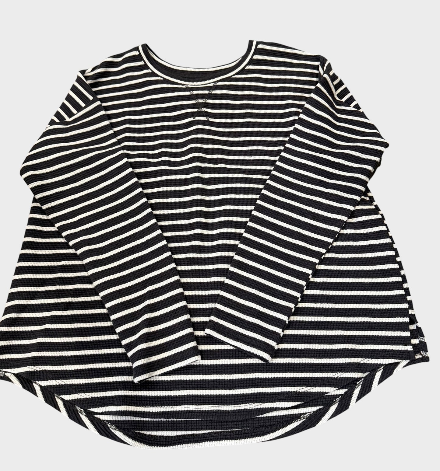 Women’s large Maurice’s top