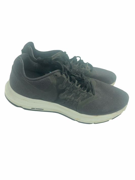 Women’s 8.5 Nikes