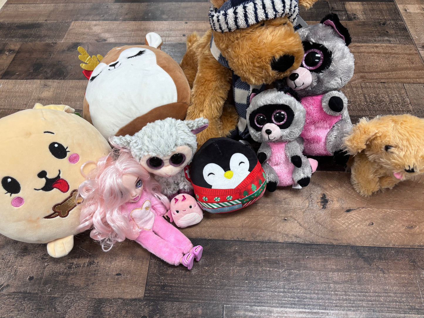 Stuffed animals lot