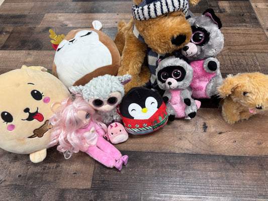 Stuffed animals lot
