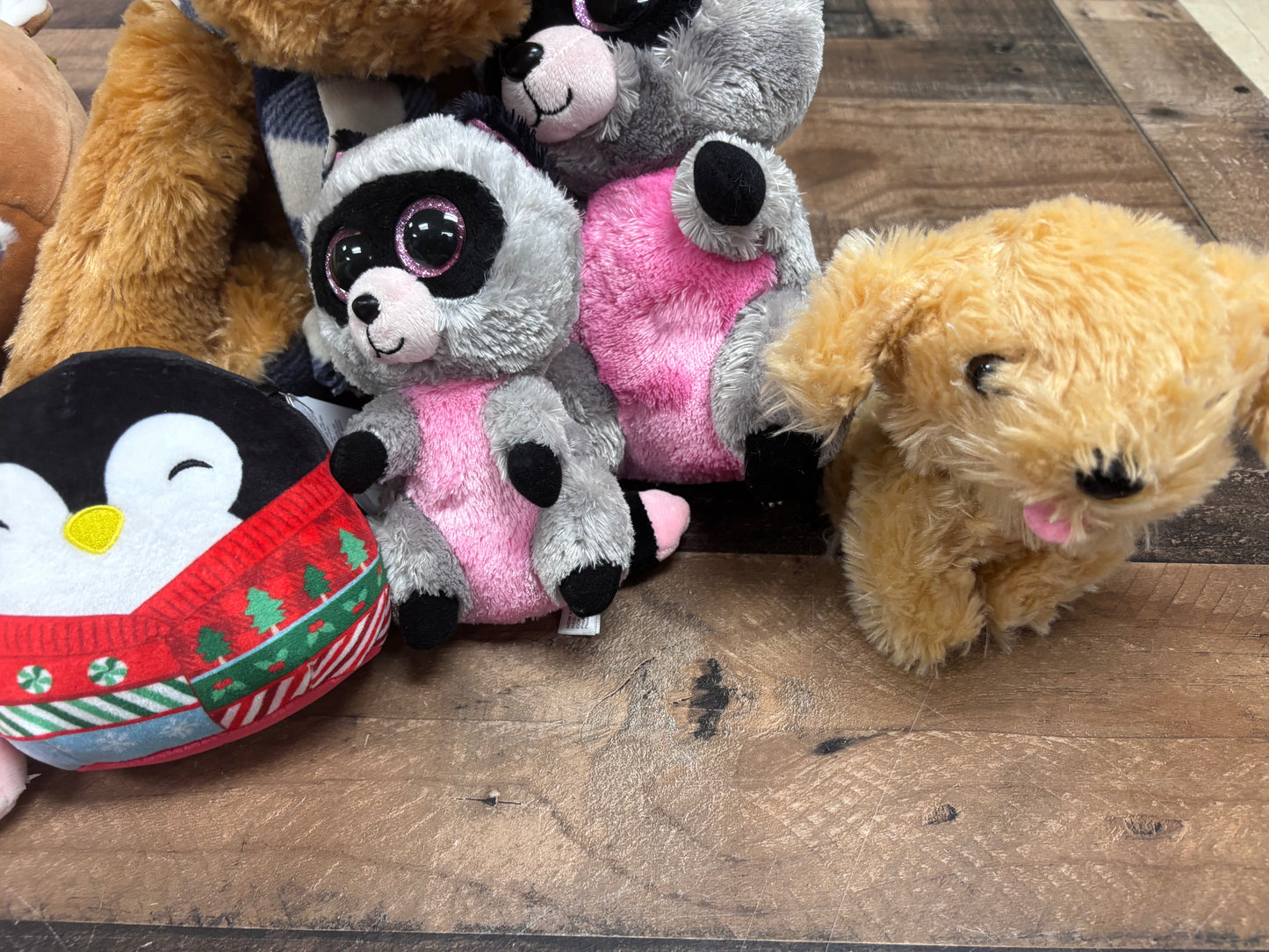 Stuffed animals lot