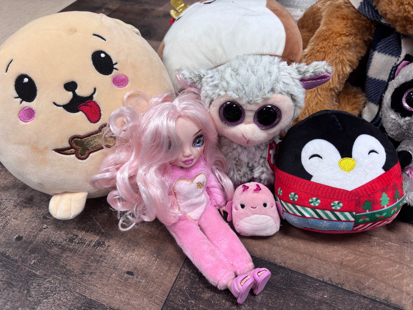 Stuffed animals lot
