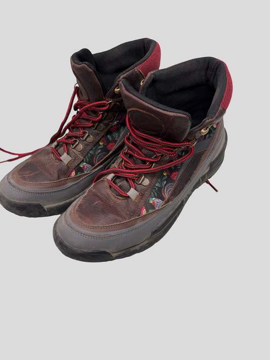Women’s hiking boots size 11