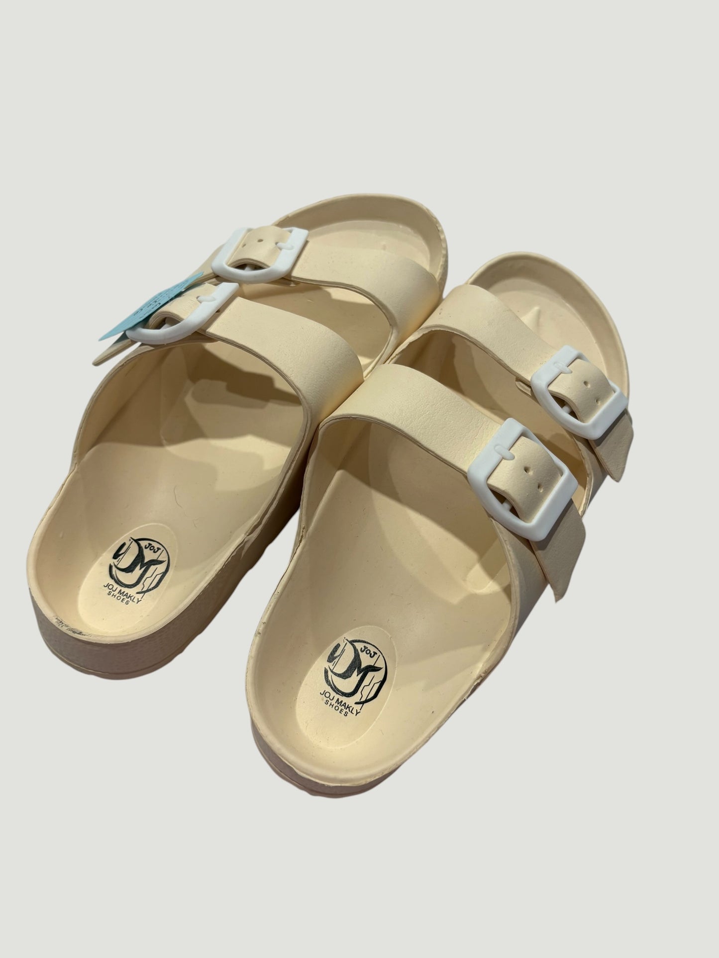 Women’s sandals size 6