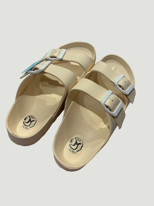 Women’s sandals size 6