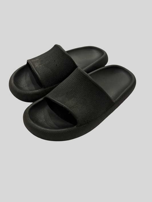 Women’s slides size 9