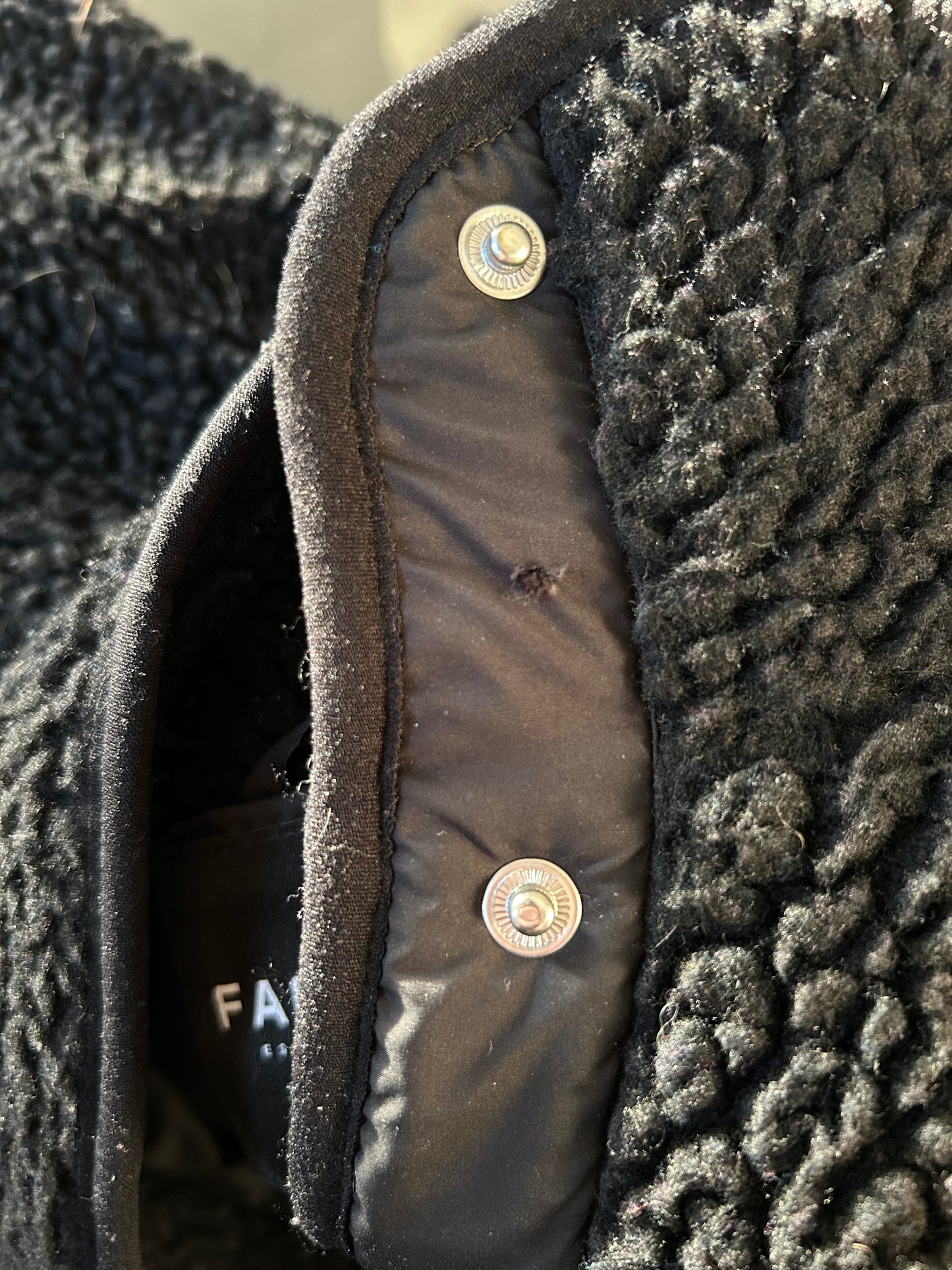 Women’s Fabletics Button Up Sherpa-Large (Missing Button)