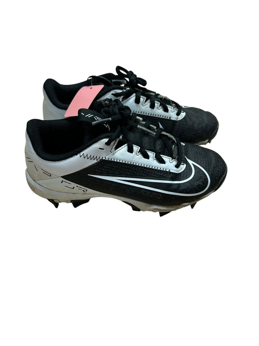 Boys 2.5Y Nike cleats