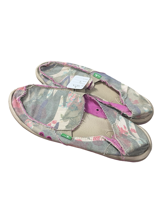 Woman’s sonuk size 9