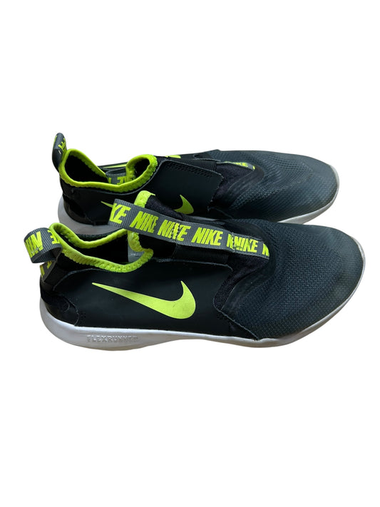 Boys 5Y Nikes