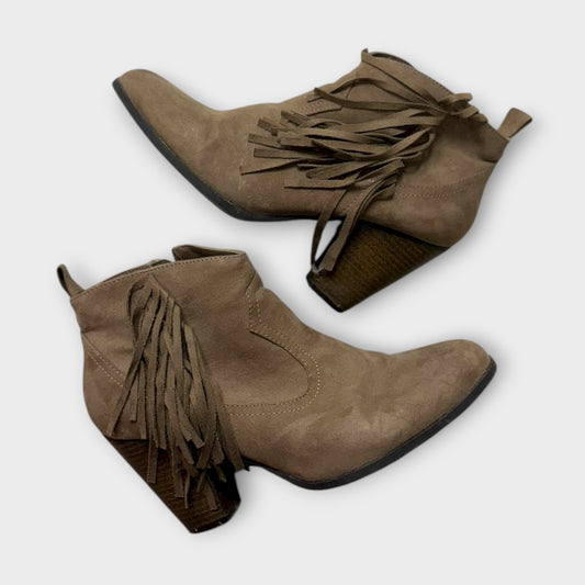 Women’s sz 10 boots