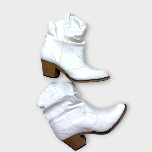 Women’s Charles Albert boots- sz 10 (staining)