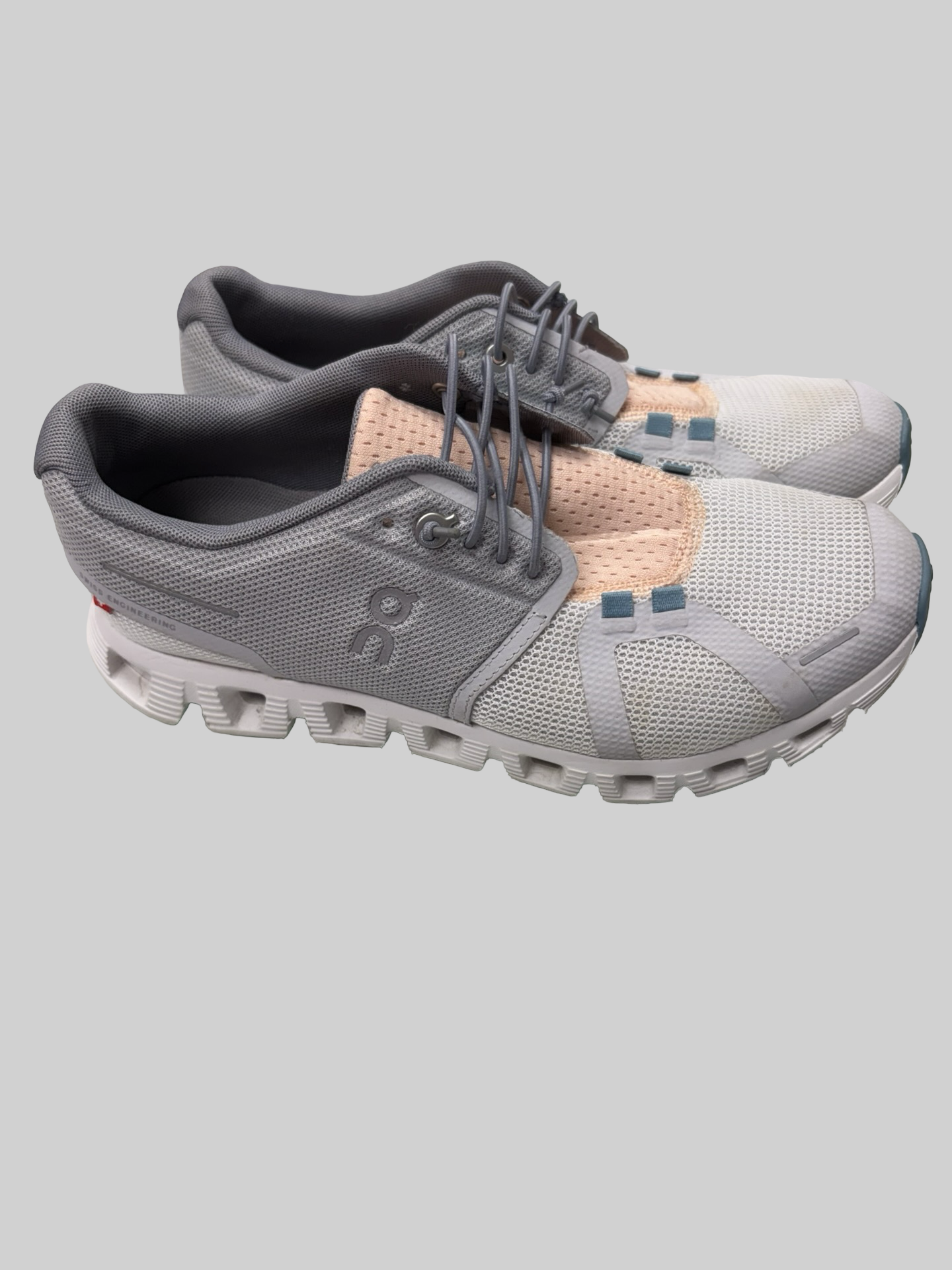Women’s on clouds size 7