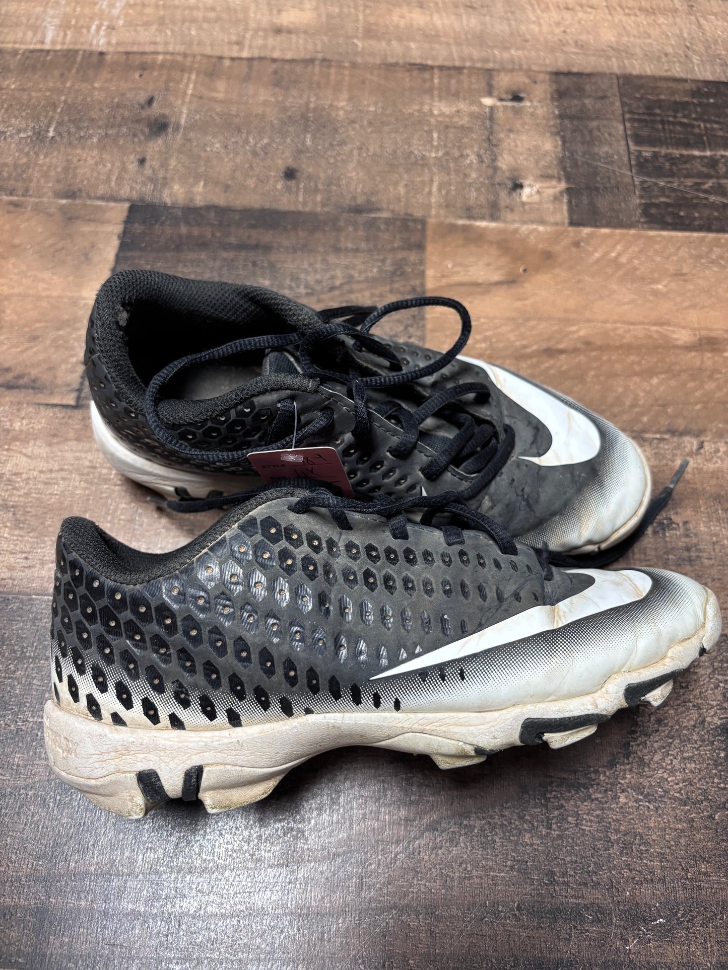 Boys Nike 4Y cleats
