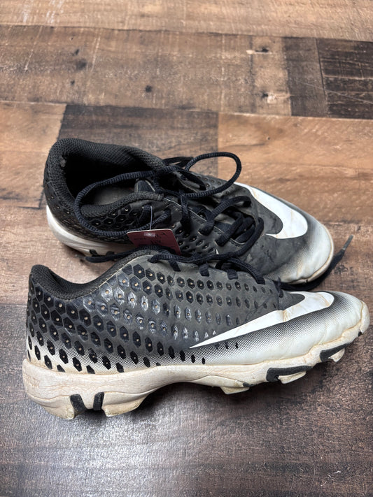 Boys Nike 4Y cleats