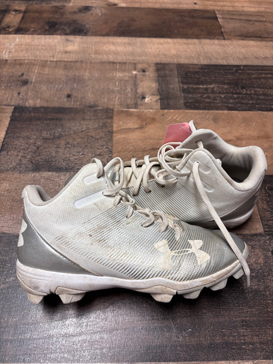 Boys 4Y ua cleats