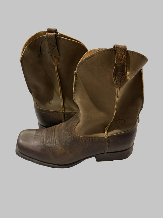 Size 6 Ariat boots new with a small hole