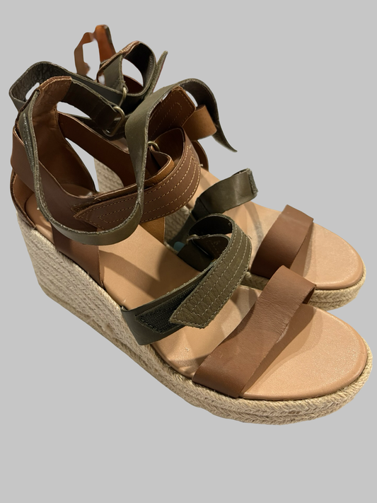 Women’s sorrel sandals size 10