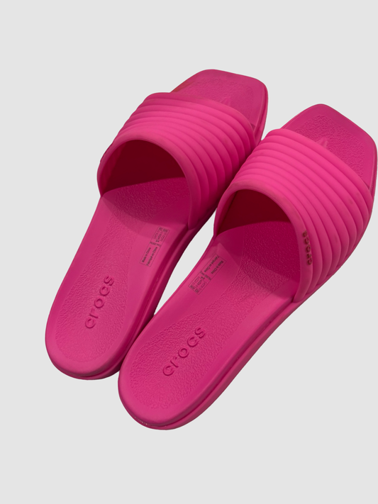 Women’s crocs size 8 ( new )