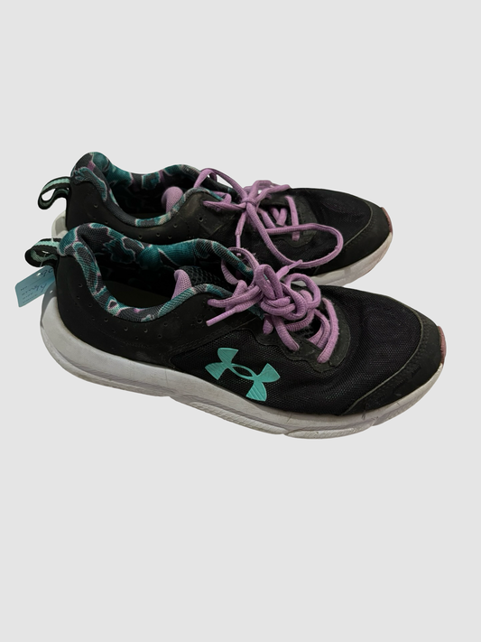 UA tennis shoes 7Y