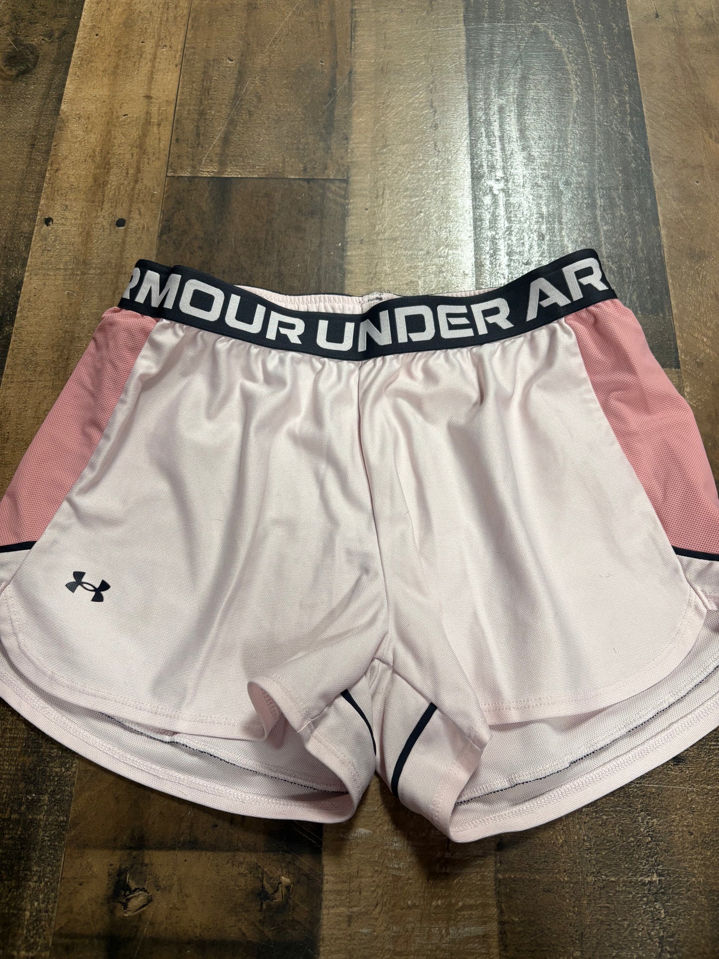 Women’s medium Ua shorts