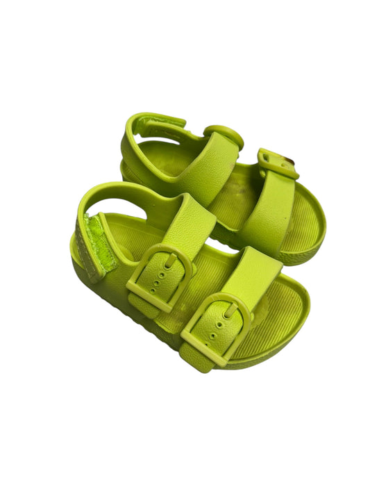 Youth 6 sandals