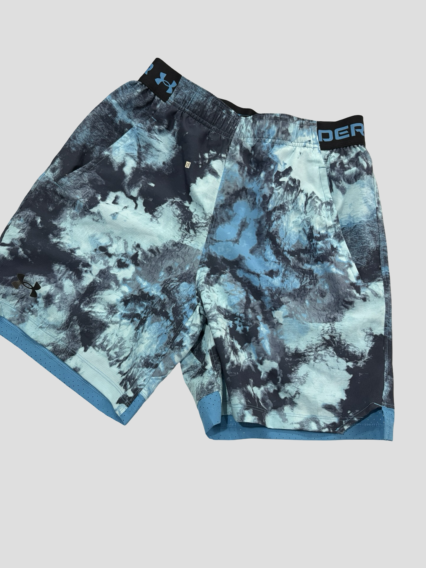 Men’s UA shorts size small