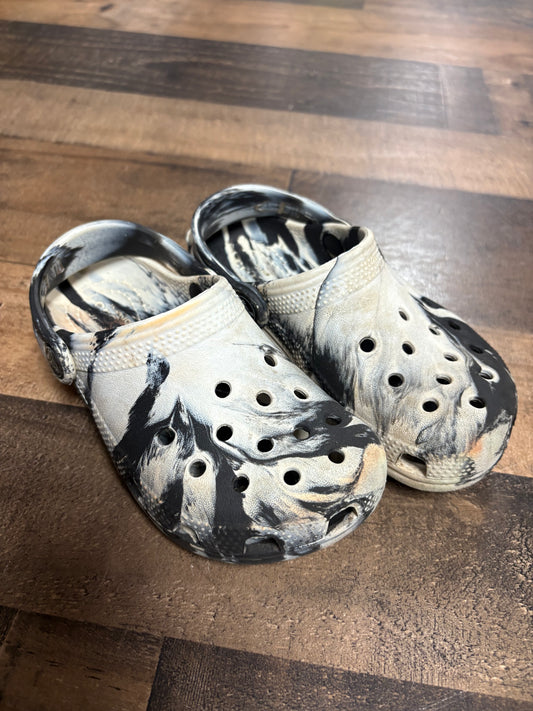 11c crocs
