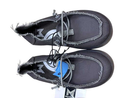 Boys 9 nwt shoes