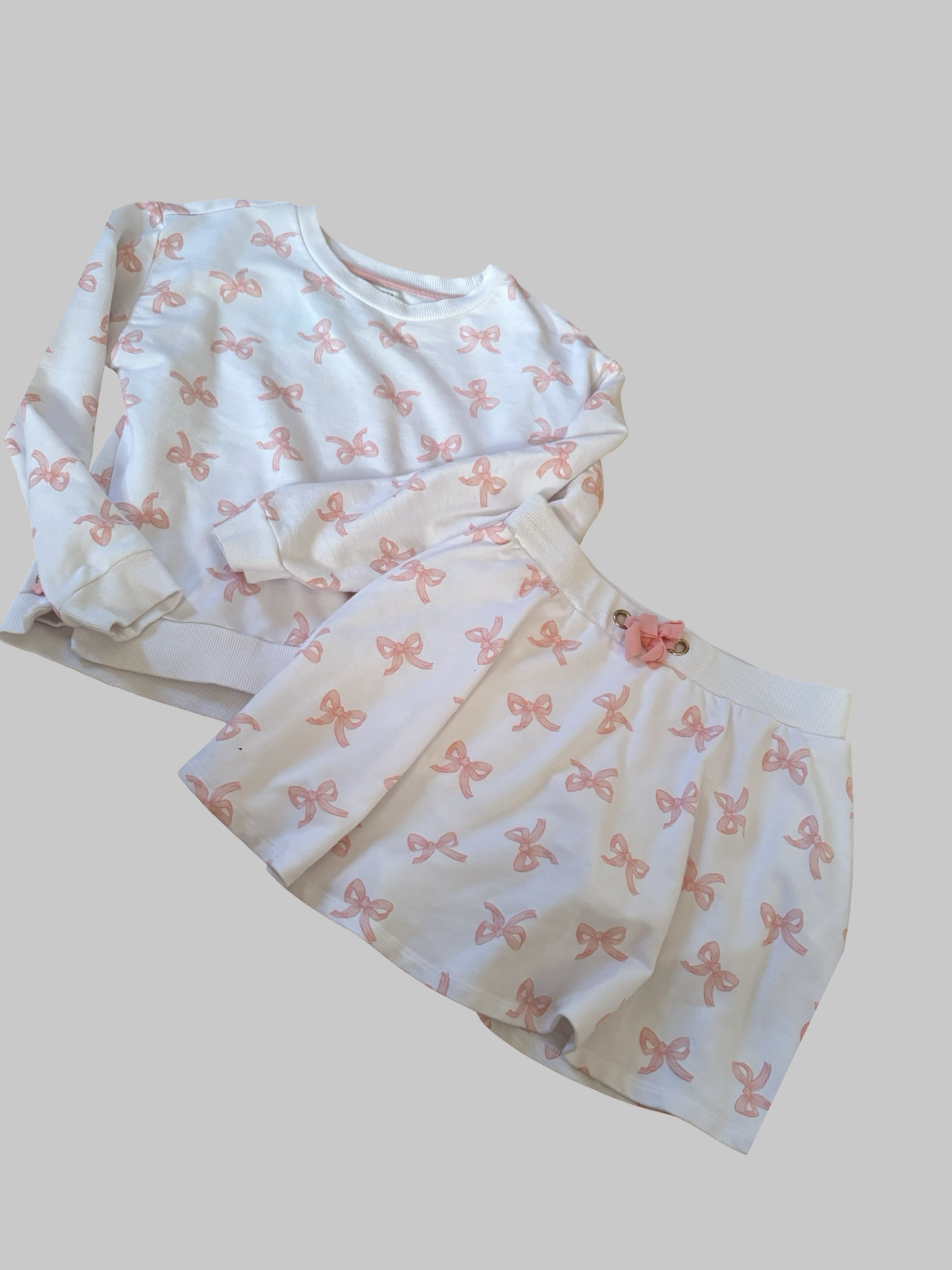 Girls set ( few stains ) size 7/8
