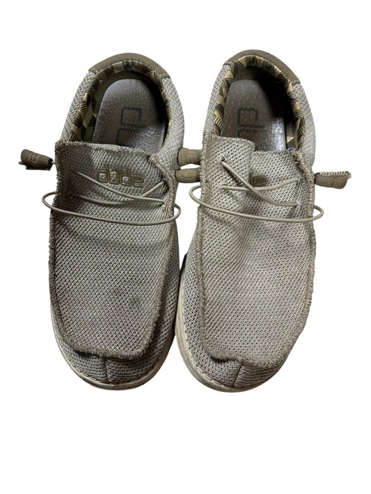 Men’s 9 Hey dudes -stain