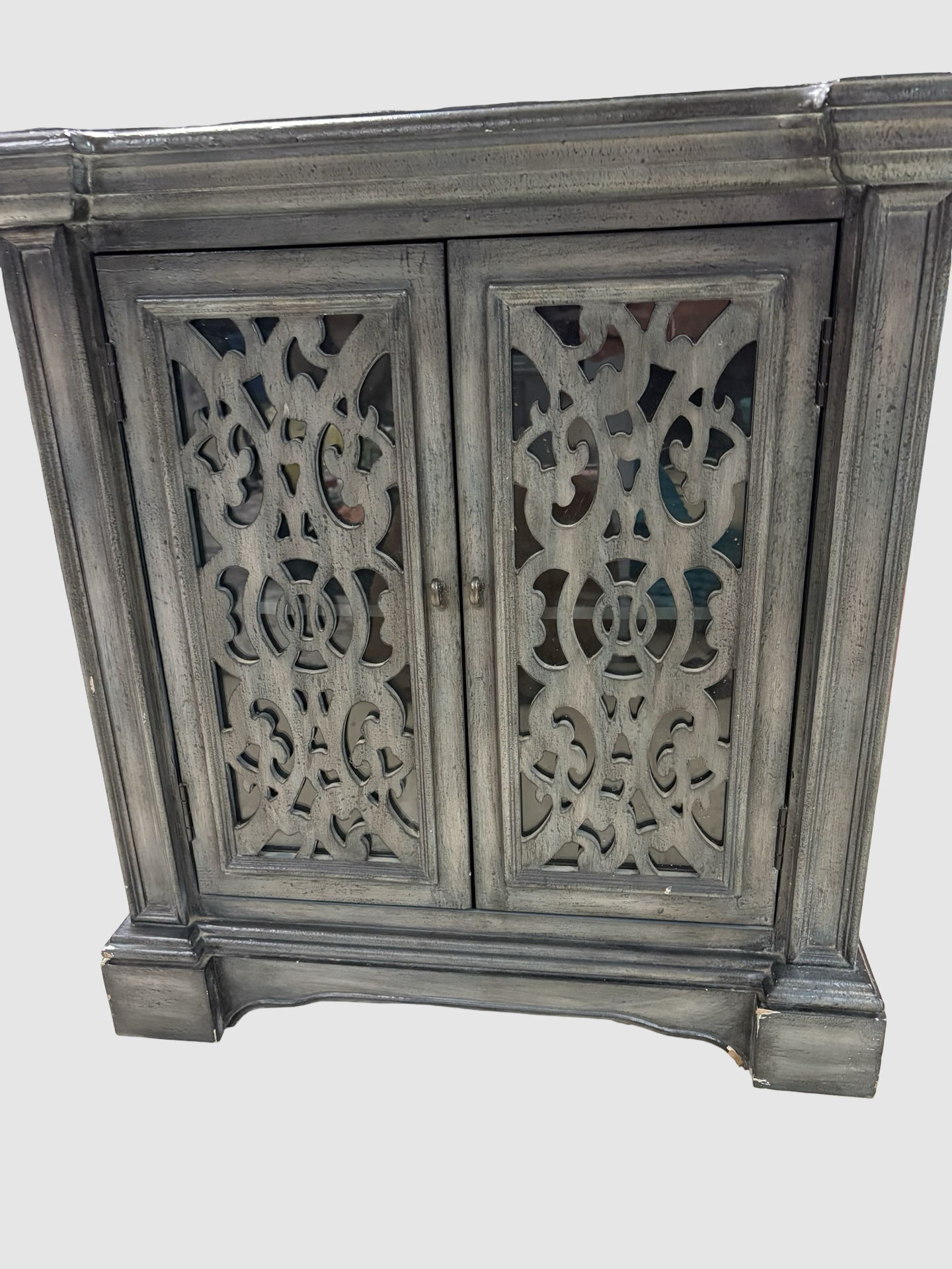 Medium cabinet ( no shipping )