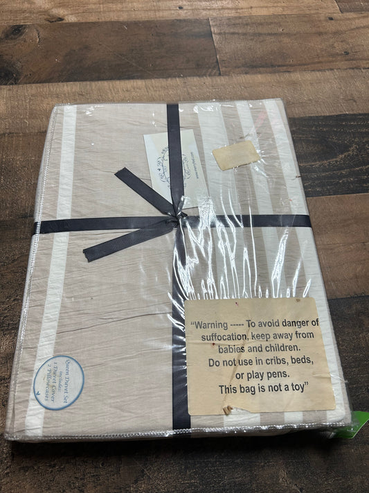 Queen duvet set