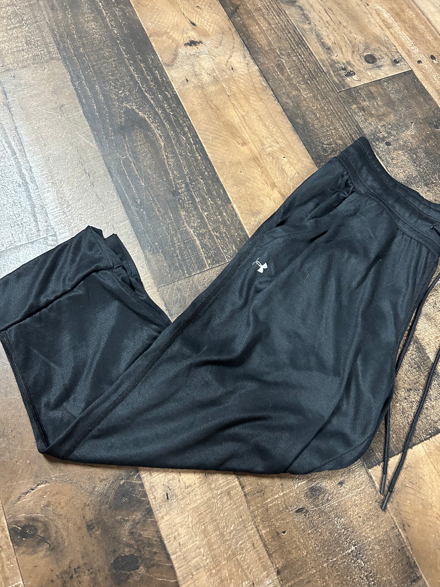 Womens medium UA Capri pants