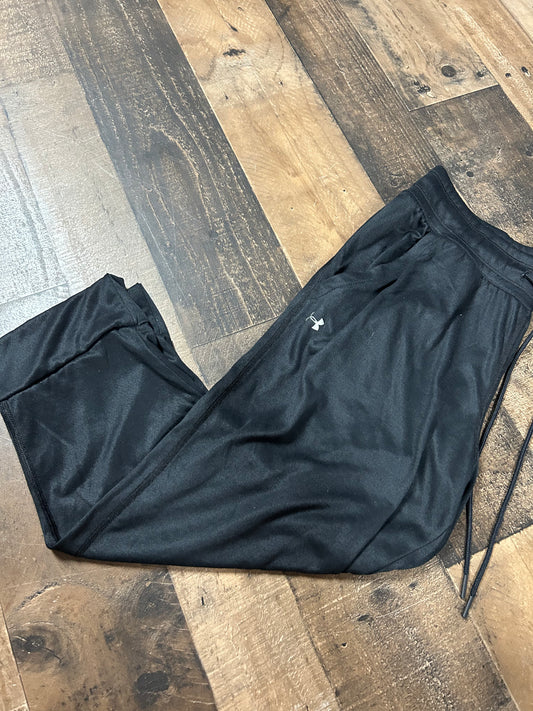 Womens medium UA Capri pants