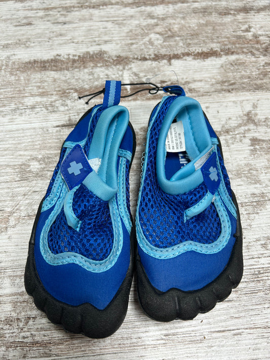 Boys 7/8 water shoes-new